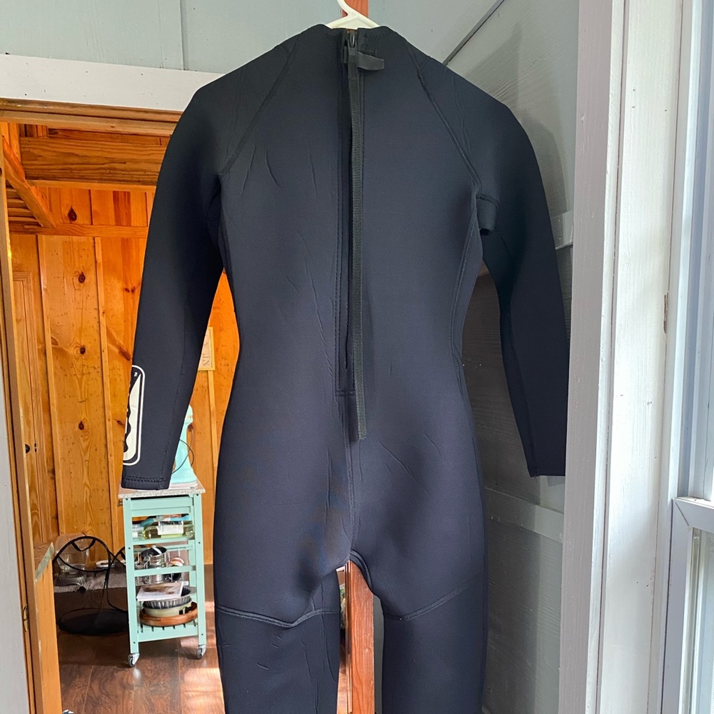 Woman’s Wetsuit size 7/8